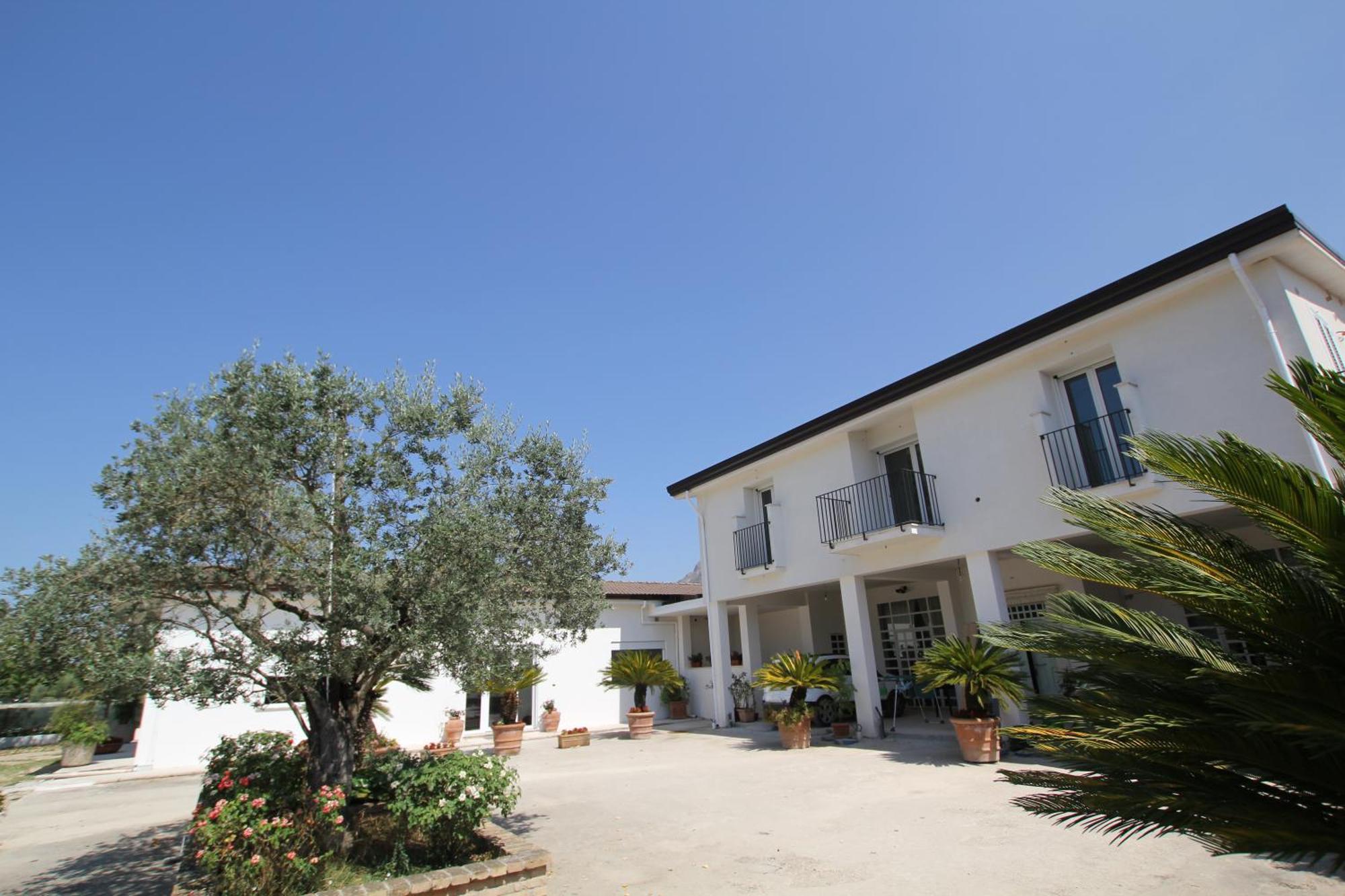 Villa Capodacqua 卡斯特罗齐耶罗 外观 照片